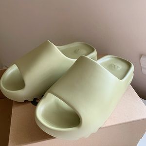 Yeezy Slides 'Resin'